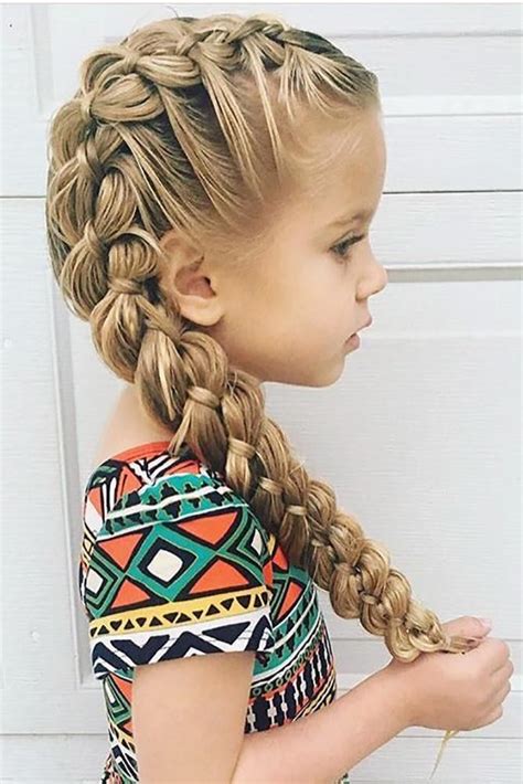 chanel cool girl hairstyles.